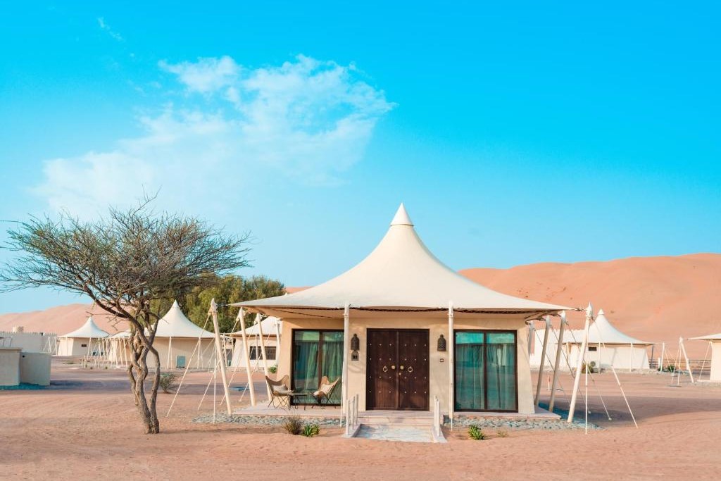 Luxury tent (Desert or Mountains)
